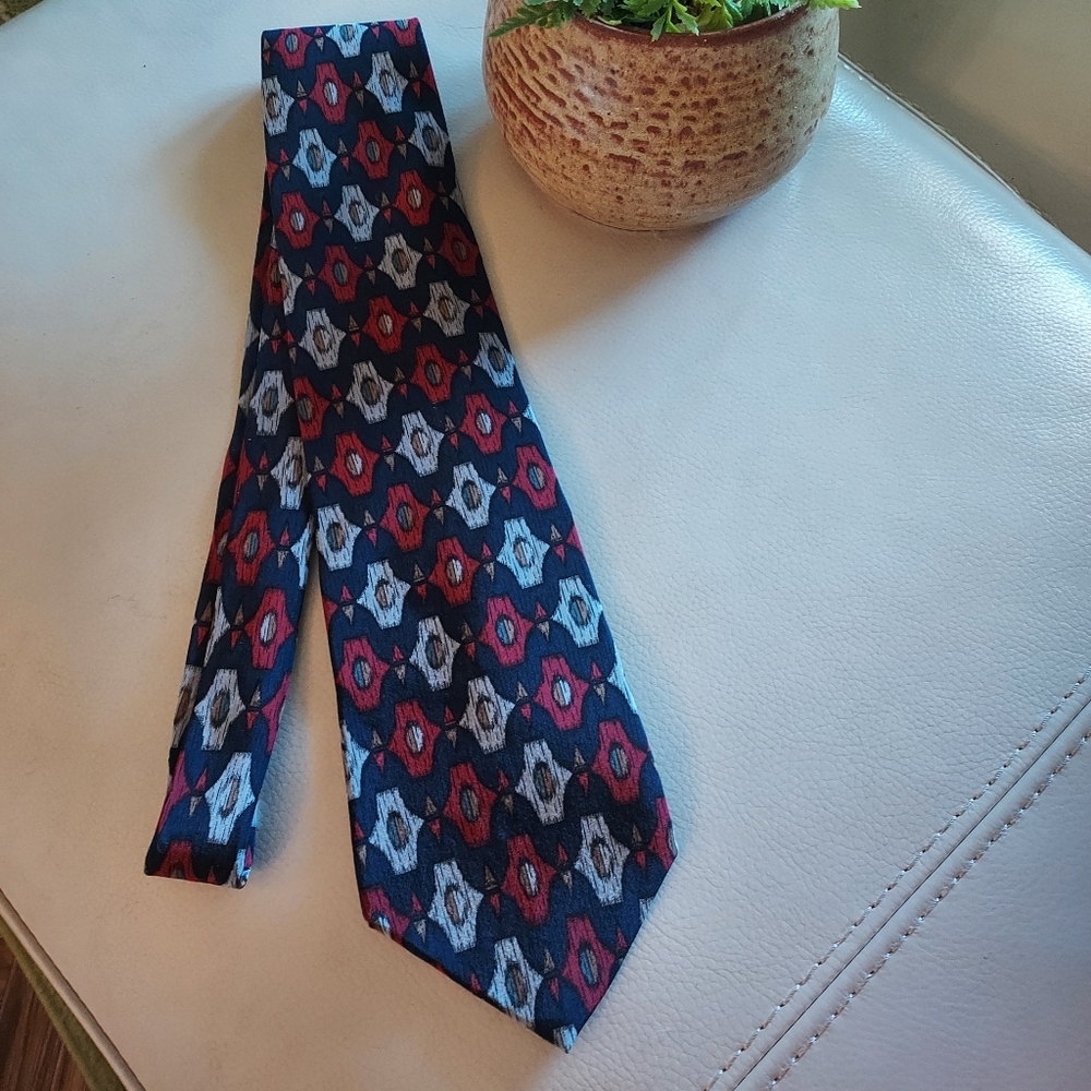 Vintage Geometric Patterned Tie in Burgundy, Light Gray and Blue'